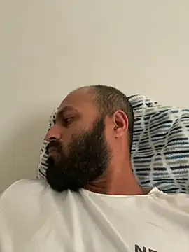 islandvybee55 online show from 03/22/25, 09:42