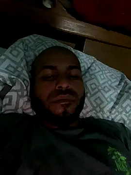 islandvybee55 online show from 10/31/25, 06:54