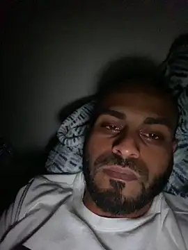 islandvybee55 online show from 02/20/25, 01:57