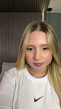 MiaPetit  online show from 12/04/25, 08:52