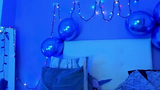 Snapshot of Charlotte11-11 chatting on 12/17/25, 02:55 Charlotte11-11 online show from 12/17/25, 02:55