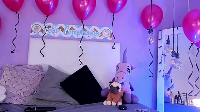 Snapshot of Charlotte11-11 chatting on 11/10/25, 04:12 Charlotte11-11 online show from 11/10/25, 04:12