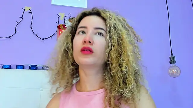 Snapshot of Charlotte11-11 chatting on 12/04/25, 03:00 Charlotte11-11 online show from 12/04/25, 03:00