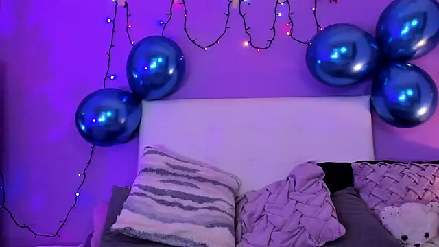 Snapshot of Charlotte11-11 chatting on 12/15/25, 02:45 Charlotte11-11 online show from 12/15/25, 02:45