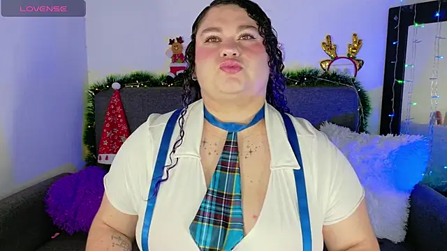 lunitaa0 online show from 12/13/25, 11:44