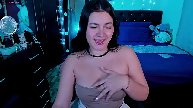NahiaraEvans  online show from 10/03/25, 06:26