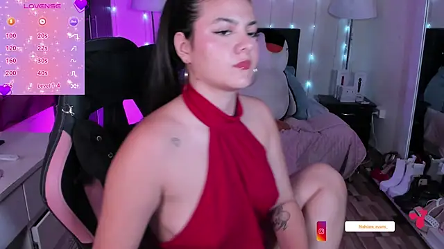 NahiaraEvans  online show from 04/12/26, 02:42