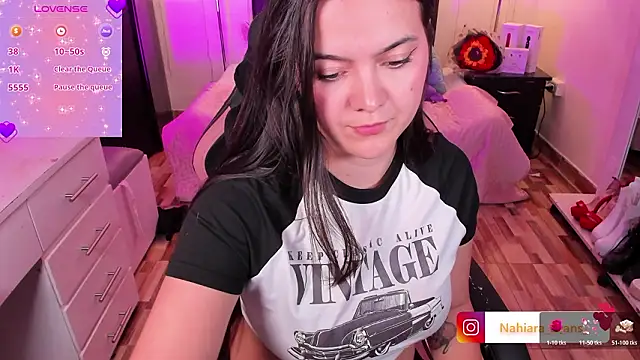 NahiaraEvans  online show from 03/25/26, 08:35