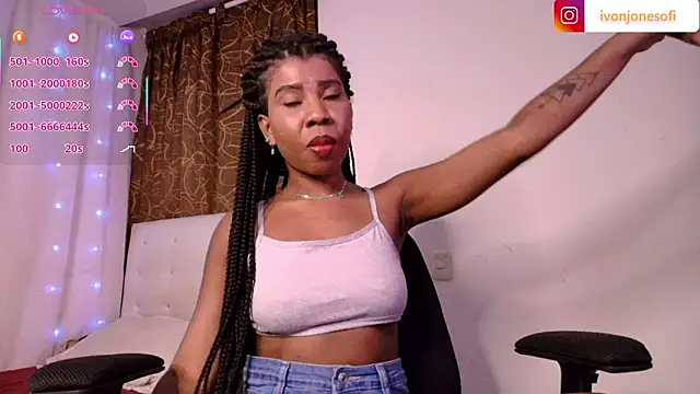 Snapshot of ivonjoness chatting on 01/19/26, 03:32 ivonjoness online show from 01/19/26, 03:32