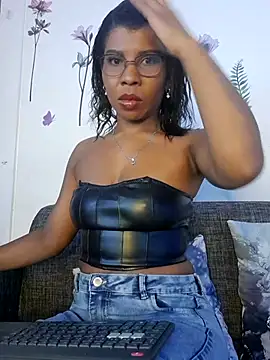 ivonjoness online show from 12/01/25, 02:23