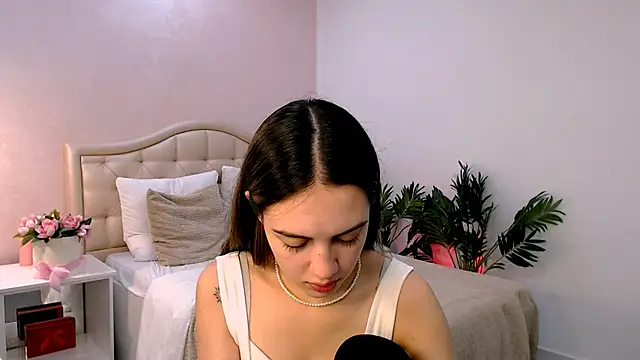Snapshot of _shyy_girl chatting on 09/28/25, 06:09 shyy girl online show from 09/28/25, 06:09