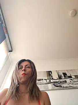 Latiinvenushot online show from 10/08/25, 03:24