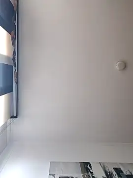 Latiinvenushot online show from 10/28/25, 03:22