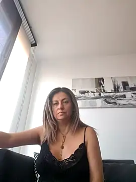 Latiinvenushot online show from 03/25/26, 01:43