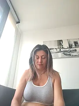 Latiinvenushot online show from 03/08/26, 12:41