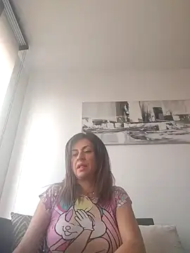 Latiinvenushot online show from 11/28/25, 03:23