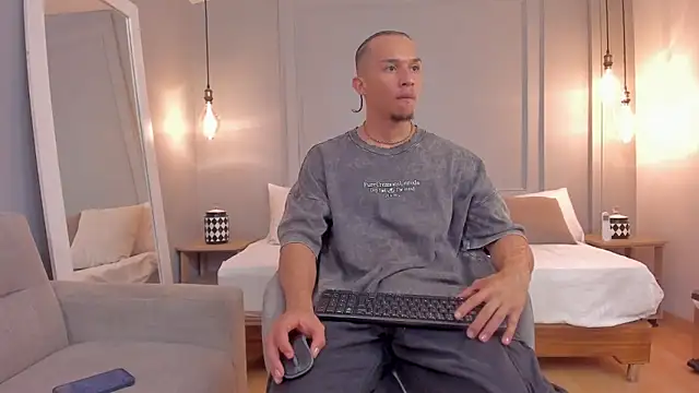 Dominick star online show from 11/10/25, 04:17