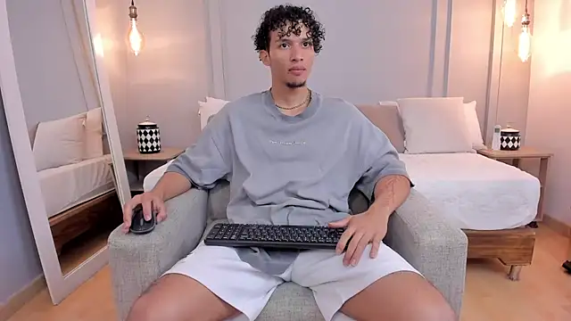 Dominick star online show from 10/31/25, 04:09