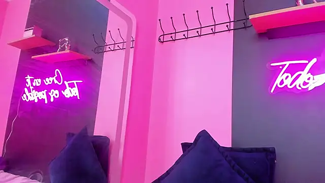 Snapshot of Sofi_Fox_ chatting on 03/12/25, 07:25 Sofi Fox online show from 03/12/25, 07:25