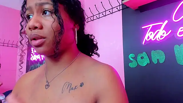 Snapshot of Sofi_Fox_ chatting on 03/16/25, 06:01 Sofi Fox online show from 03/16/25, 06:01