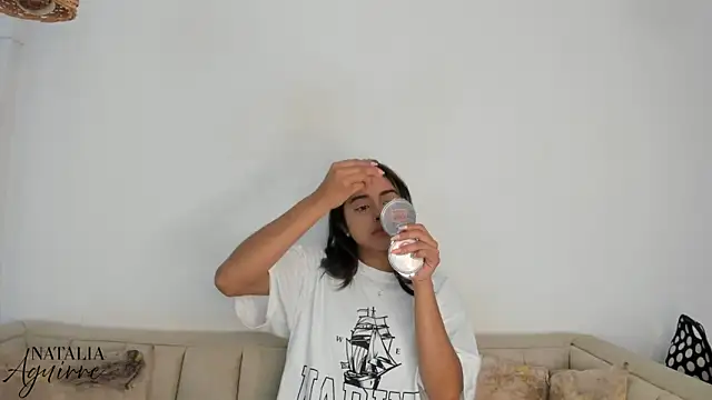 natalia aguirre1 online show from 11/28/25, 12:27