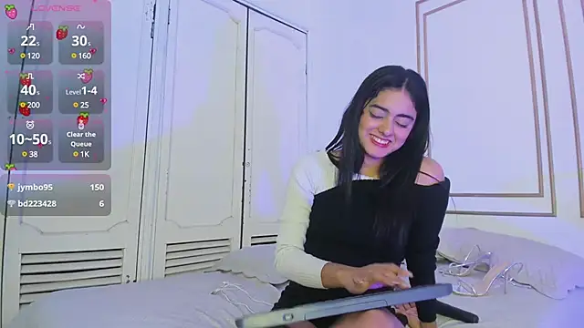 Snapshot of natalia_aguirre1 chatting on 03/07/25, 04:00 natalia aguirre1 online show from 03/07/25, 04:00