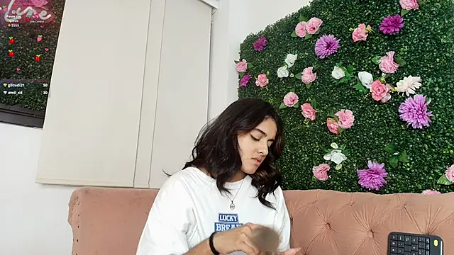 natalia aguirre1 online show from 11/09/25, 07:51