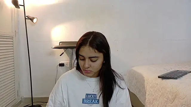 natalia aguirre1 online show from 12/22/25, 12:05