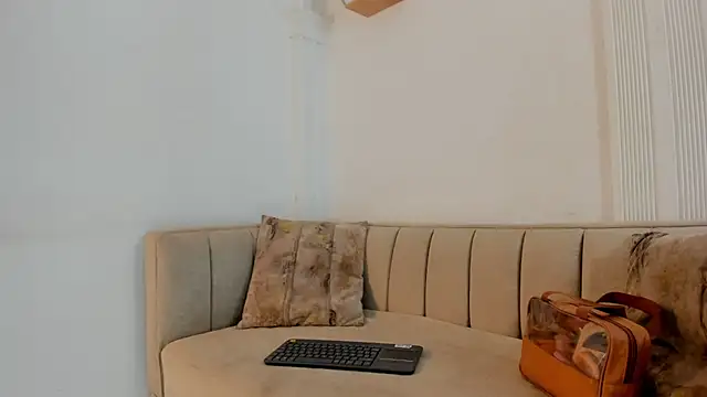 natalia aguirre1 online show from 11/07/25, 12:10