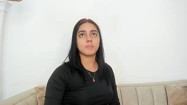 natalia aguirre1 online show from 10/28/25, 12:04