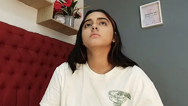 Snapshot of natalia_aguirre1 chatting on 11/30/25, 12:28 natalia aguirre1 online show from 11/30/25, 12:28