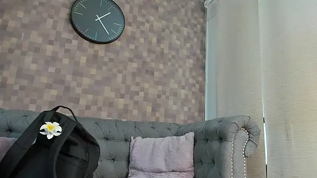 Snapshot of natalia_aguirre1 chatting on 09/18/25, 12:08 natalia aguirre1 online show from 09/18/25, 12:08