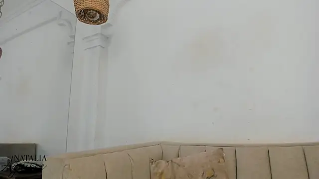 natalia aguirre1 online show from 11/18/25, 12:08