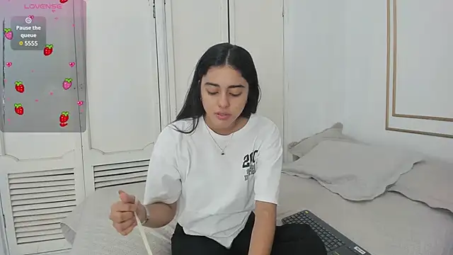 Snapshot of natalia_aguirre1 chatting on 03/08/25, 12:30 natalia aguirre1 online show from 03/08/25, 12:30