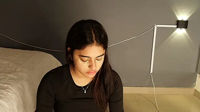 natalia aguirre1 online show from 12/05/25, 12:04