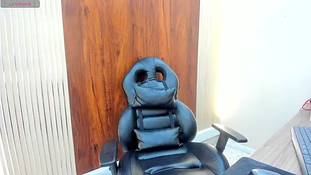 Snapshot of VickyJohnson1 chatting on 12/18/25, 08:12 VickyJohnson1 online show from 12/18/25, 08:12