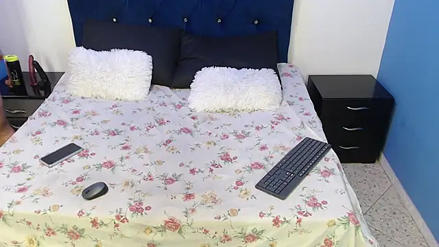 Snapshot of VickyJohnson1 chatting on 03/11/25, 08:42 VickyJohnson1 online show from 03/11/25, 08:42