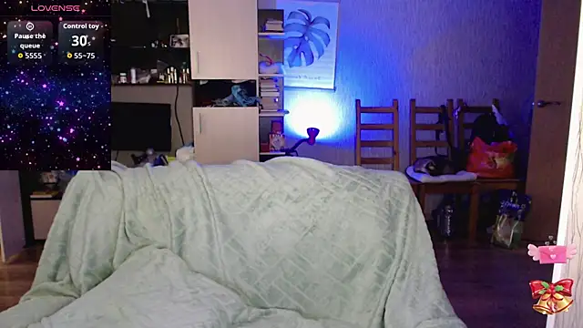 Snapshot of mischellemeow13 chatting on 04/22/26, 03:46 mischellemeow13 online show from 04/22/26, 03:46