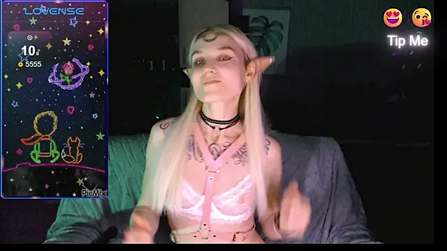 mischellemeow13 online show from 09/30/25, 11:44