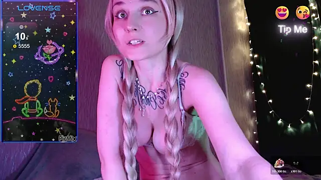 mischellemeow13 online show from 10/18/25, 12:01