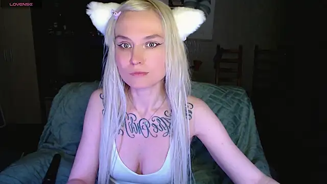 Snapshot of mischellemeow13 chatting on 05/09/26, 11:08 mischellemeow13 online show from 05/09/26, 11:08