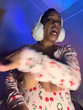 Snapshot of loveluna8 chatting on 12/16/25, 09:35 loveluna8 online show from 12/16/25, 09:35