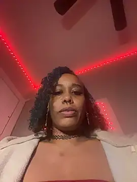 Snapshot of loveluna8 chatting on 10/31/25, 08:22 loveluna8 online show from 10/31/25, 08:22