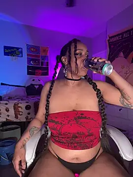 Snapshot of loveluna8 chatting on 03/13/25, 06:16 loveluna8 online show from 03/13/25, 06:16