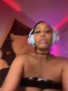 Snapshot of loveluna8 chatting on 10/30/25, 10:35 loveluna8 online show from 10/30/25, 10:35