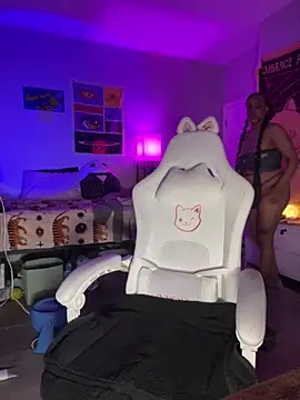 Snapshot of loveluna8 chatting on 03/15/25, 08:37 loveluna8 online show from 03/15/25, 08:37