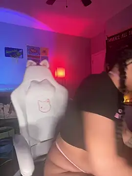 Snapshot of loveluna8 chatting on 03/21/25, 06:38 loveluna8 online show from 03/21/25, 06:38