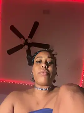 Snapshot of loveluna8 chatting on 11/04/25, 11:52 loveluna8 online show from 11/04/25, 11:52