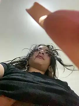 Snapshot of mysteriousgirl20 chatting on 04/07/26, 11:06 mysteriousgirl20 online show from 04/07/26, 11:06