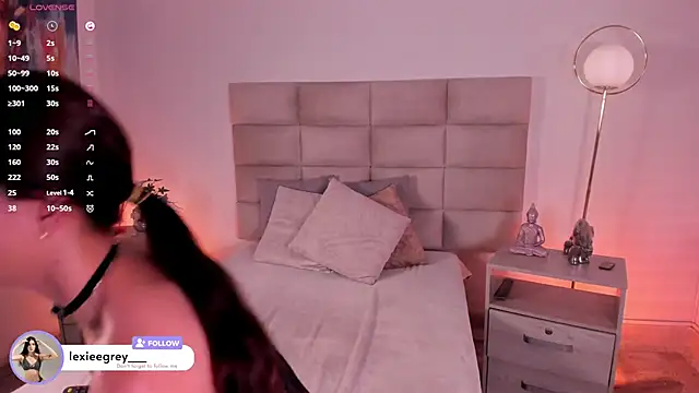 lexiee grey  online show from 09/17/25, 11:56